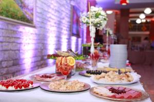 Makanan di atau berdekatan hotel