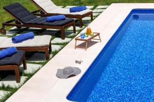 Bazén v ubytování Summer Breeze Villa nebo v jeho okolí