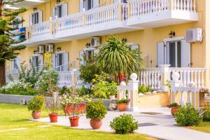A garden outside Pelagos Studios