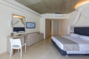 Ein Bett oder Betten in einem Zimmer der Unterkunft Rodos Star Hotel