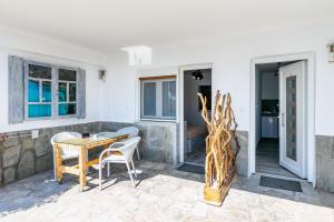 a patio with a wooden table and chairs at Pension Ageri in Potos