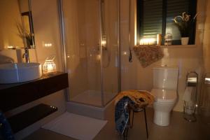 Et badeværelse på Apartamento Rio Zêzere