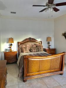 Postel nebo postele na pokoji v ubytování Royal Hideaway