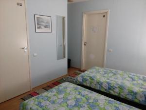 Una cama o camas en una habitación de Anette House