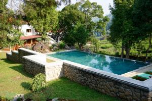 Bazén v ubytování Windermere Estate nebo v jeho okolí