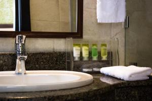 Bilik mandi di Elysian Resort