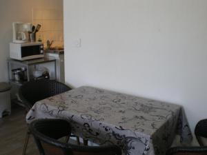 Kuchyň nebo kuchyňský kout v ubytování Appart Hotel de la Paix