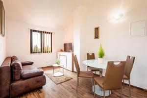 Posedenie v ubytovaní Apartmani Kremena small beach 200m