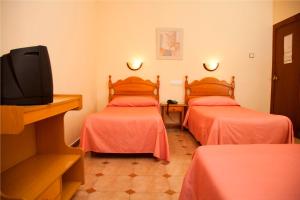 Postel nebo postele na pokoji v ubytování Hostal París + 13 fotografií