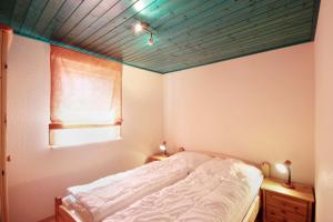 Postel nebo postele na pokoji v ubytování Bungalowpark Zinglingsberg by Rujana