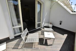 A balcony or terrace at Palazzo Rosenthal Vesuview Hotel & Resort