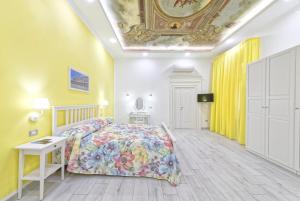 a bedroom with a bed and a ceiling at B&B Rest a Napoli in Naples