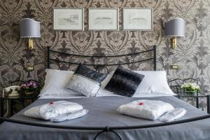 Postel nebo postele na pokoji v ubytování Hotel Residenza In Farnese