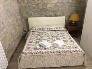 A bed or beds in a room at Casa Mario Lupo - Apartments and Rooms