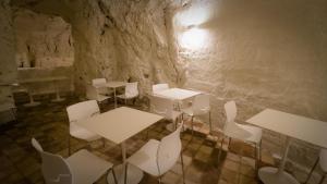A restaurant or other place to eat at Giardini di Pietra