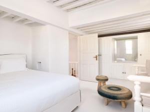 Postel nebo postele na pokoji v ubytování Villa Kampani Sea View Villa Mykonos Town