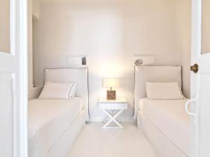 Postel nebo postele na pokoji v ubytování Villa Kampani Sea View Villa Mykonos Town