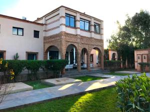 a house with a garden in front of it at Palais Souad in Marrakesh