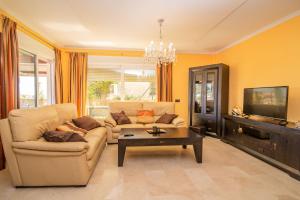 TV/trung tâm giải trí tại "Ample Villa at Benalmádena Coast"