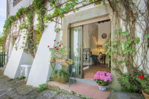 Vonkajšia záhrada v ubytovaní Villa in Private Estate,shared Pool,parking,3km to Ponte Vecchio