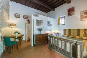 Posedenie v ubytovaní Villa in Private Estate,shared Pool,parking,3km to Ponte Vecchio