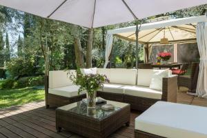 Posedenie v ubytovaní Villa in Private Estate,shared Pool,parking,3km to Ponte Vecchio
