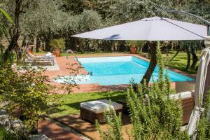 Bazén v ubytovaní Villa in Private Estate,shared Pool,parking,3km to Ponte Vecchio alebo v jeho blízkosti