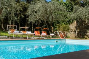Bazén v ubytovaní Villa in Private Estate,shared Pool,parking,3km to Ponte Vecchio alebo v jeho blízkosti