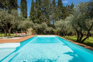 Bazén v ubytovaní Villa in Private Estate,shared Pool,parking,3km to Ponte Vecchio alebo v jeho blízkosti