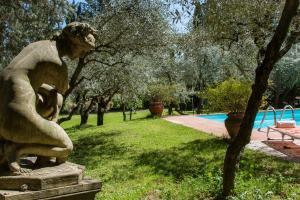 Bazén v ubytovaní Villa in Private Estate,shared Pool,parking,3km to Ponte Vecchio alebo v jeho blízkosti