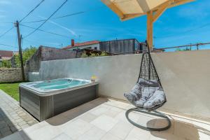 Fotografia z galérie ubytovania Villa Donato with Jacuzzi v destinácii Zadar