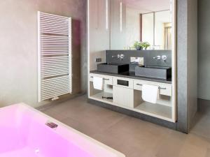 Kuchyň nebo kuchyňský kout v ubytování monte mare SAUNA-SPA-SPORTS-HOTEL