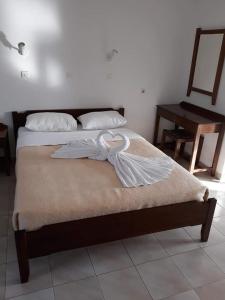 A bed or beds in a room at Studios Stavris