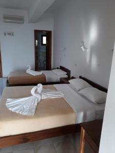 A bed or beds in a room at Studios Stavris