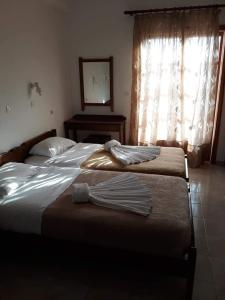 A bed or beds in a room at Studios Stavris