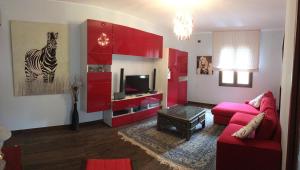 A television and/or entertainment centre at Villa Culla di Jana