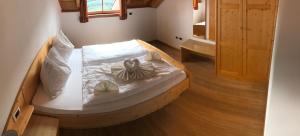 A bed or beds in a room at Gasserhof Aicha