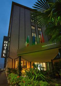 Budova, kde se hotel nachází