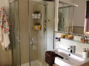 Bilik mandi di La fastuca casa vacanze +37 gambar