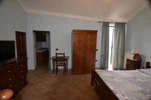TV a/nebo společenská místnost v ubytování B&B FEDERICO II + 3 fotografie