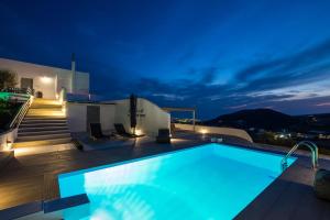 Bazén v ubytovaní Paros Villas Nereids alebo v jeho blízkosti