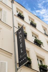 a street sign on the side of a building at Les Jardins De La Villa in Paris