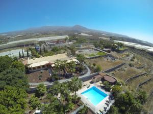 The swimming pool at or close to Finca SanJuan (Batista) für Gruppen