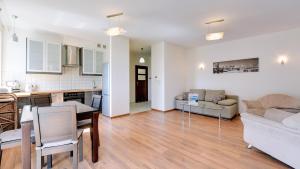 Kuchnia lub aneks kuchenny w obiekcie Dom & House - Apartments Parkur Sopot
