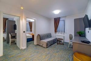 TV a/nebo společenská místnost v ubytování Hotel Skradinski Buk