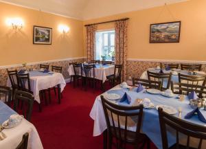 A restaurant or other place to eat at Murphys Farmhouse B&B