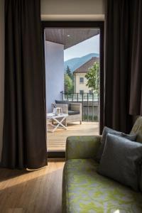 a living room with a couch and a view of a patio at Flussbett in Kirchberg an der Pielach