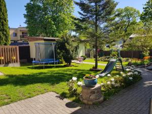 Κήπος έξω από το Zveryno guest house