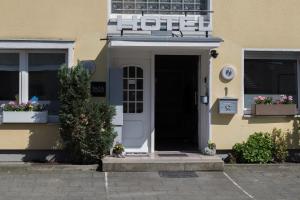 a front door of a hotel with a sign above it at Hotel Alscher in Leverkusen