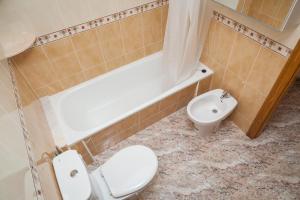 A bathroom at Apartment SolMar
